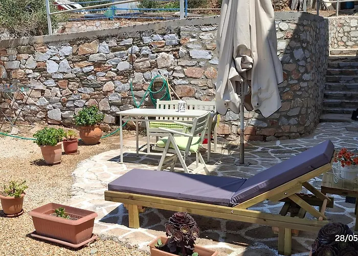 White Lotus Seaside Apartment